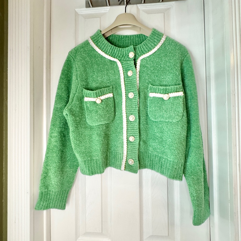 Urban Revivo Chic Green Women's Blazer with Faux Pearl Buttons - Picture 3 of 11
